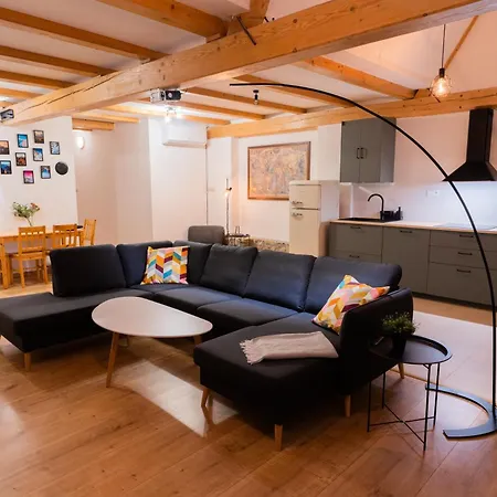 Paradajs Center - 24h Self Check-in & Free Private Parking Apartment *